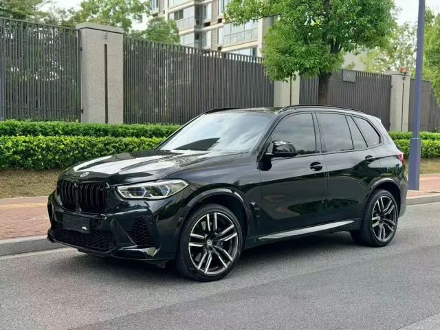 Фотография автомобиля — BMW X5 M
