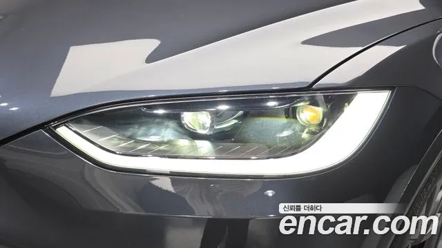 Tesla Model X — Фото автомобиля 7