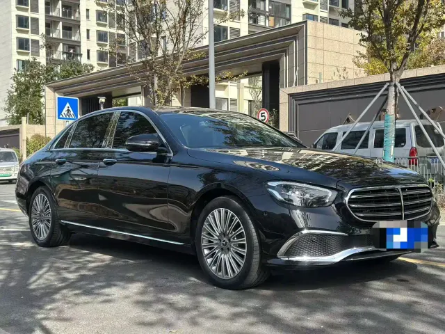 Mercedes-Benz E-Class — Фото автомобиля 3
