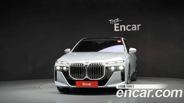 BMW 7 Series G70 — Фото автомобиля 3