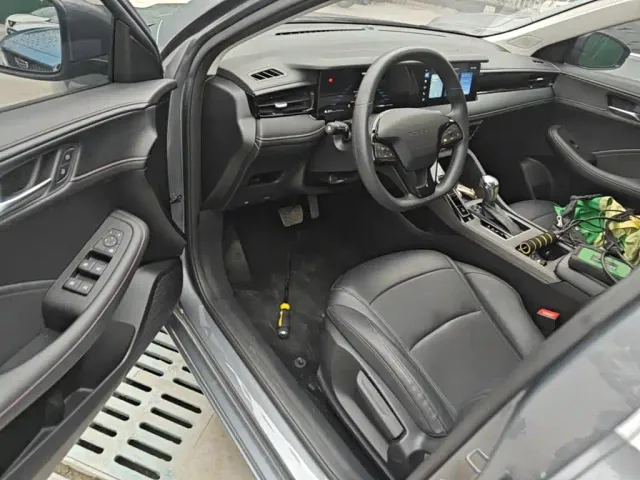 Roewe i5 — Фото автомобиля 15