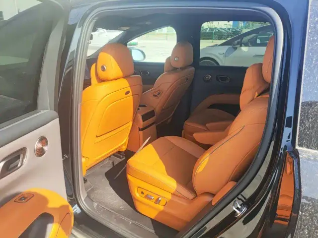 Li Auto i8 — Фото автомобиля 8