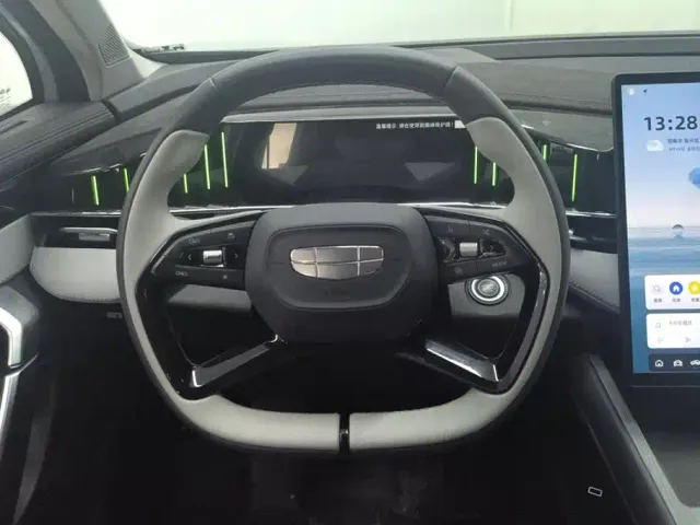 Geely Boyue L — Фото автомобиля 15