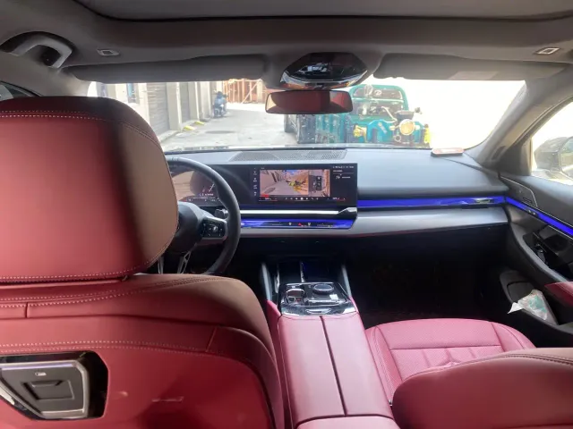BMW 5 Series — Фото автомобиля 11