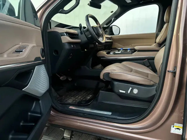 Lincoln Navigator — Фото автомобиля 21