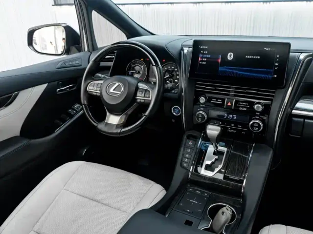 Lexus LM — Фото автомобиля 29