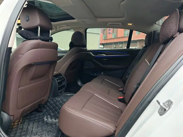 BMW 5 Series — Фото автомобиля 9