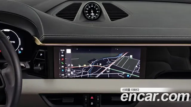 Porsche Macan Electric — Фото автомобиля 14