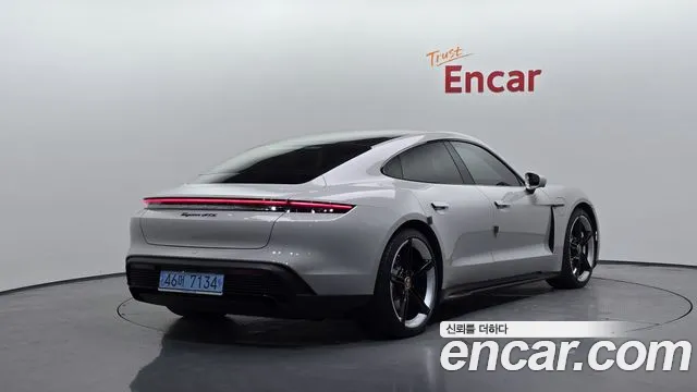 Porsche Taycan — Фото автомобиля 2