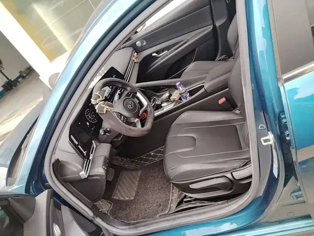 Hyundai Elantra — Фото автомобиля 15
