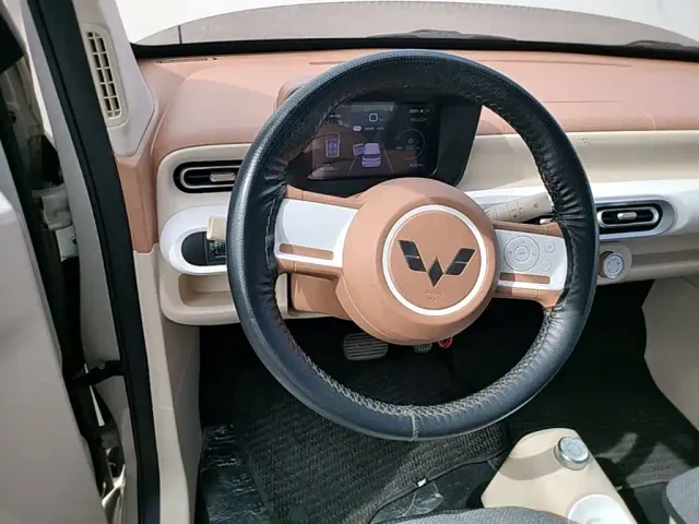 Wuling Hongguang Mini EV — Фото автомобиля 10