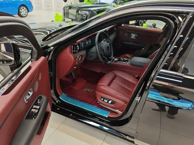 Rolls-Royce Ghost — Фото автомобиля 6