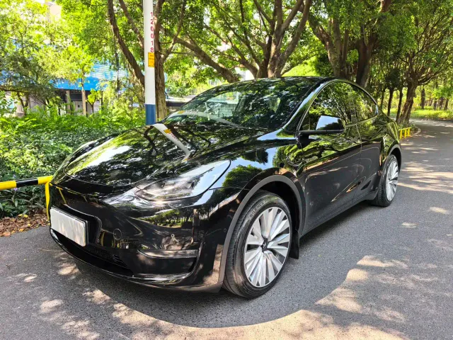 Фотография автомобиля — Tesla Model Y