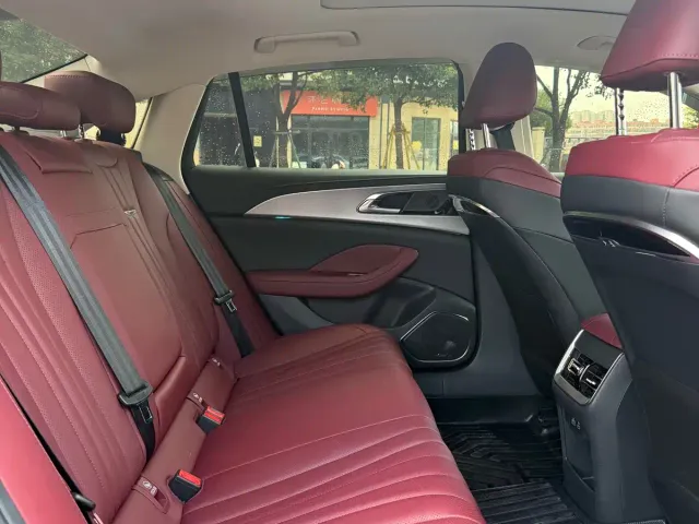 Hongqi H5 — Фото автомобиля 11