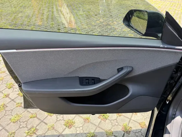 Tesla Model 3 — Фото автомобиля 18