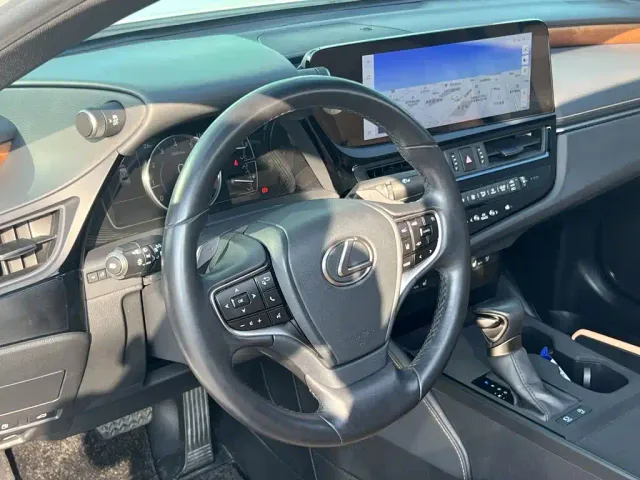 Lexus ES — Фото автомобиля 2