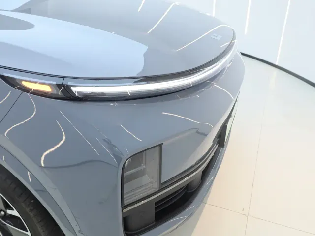 Li Auto L8 — Фото автомобиля 14
