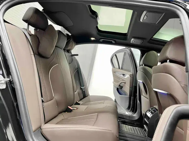 BMW 5 Series — Фото автомобиля 5