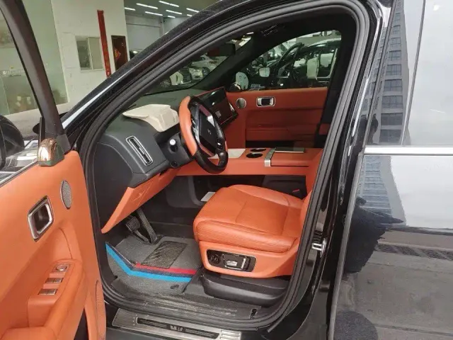 Li Auto L8 — Фото автомобиля 5