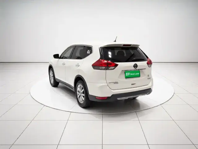 Nissan X-Trail — Фото автомобиля 4
