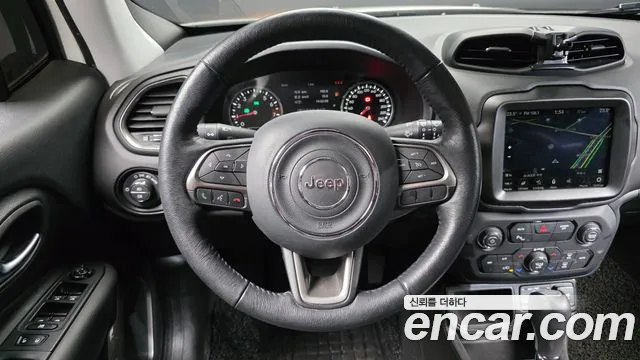 Jeep Renegade — Фото автомобиля 13