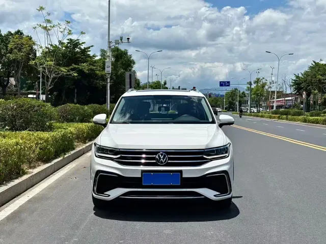 Фотография автомобиля — Volkswagen Tiguan L