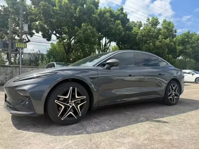 Roewe Rising Auto F7 — Фото автомобиля 2