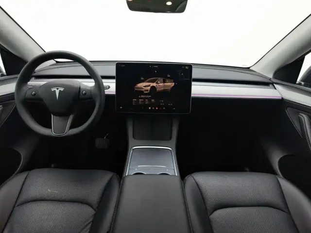 Tesla Model Y — Фото автомобиля 5
