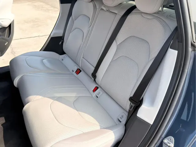 Xiaomi SU7 — Фото автомобиля 8