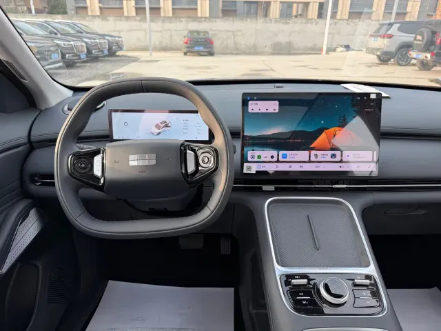Geely Galaxy Starship 7 EM-i — Фото автомобиля 10