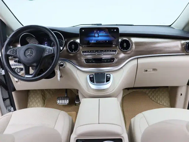 Mercedes-Benz V-Class — Фото автомобиля 14