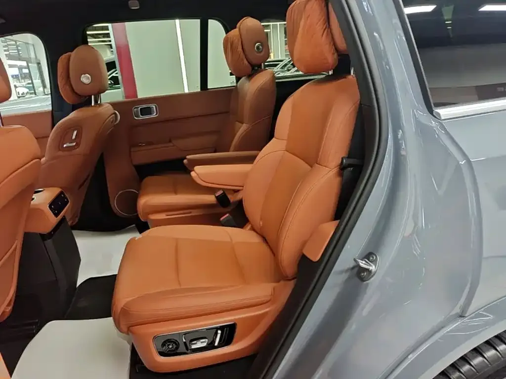 Li Auto Li L8 2025 Max Smart Renewal Edition — Фото автомобиля 16