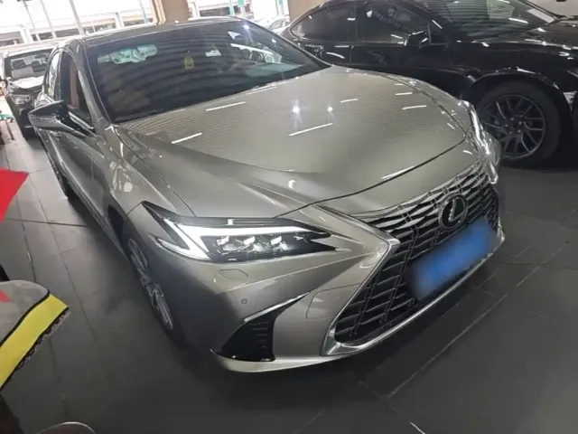 Lexus ES — Фото автомобиля 3