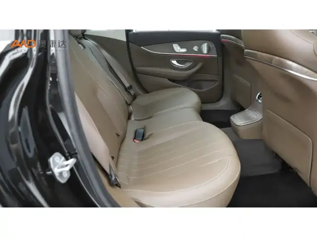 Mercedes-Benz E-Class — Фото автомобиля 8