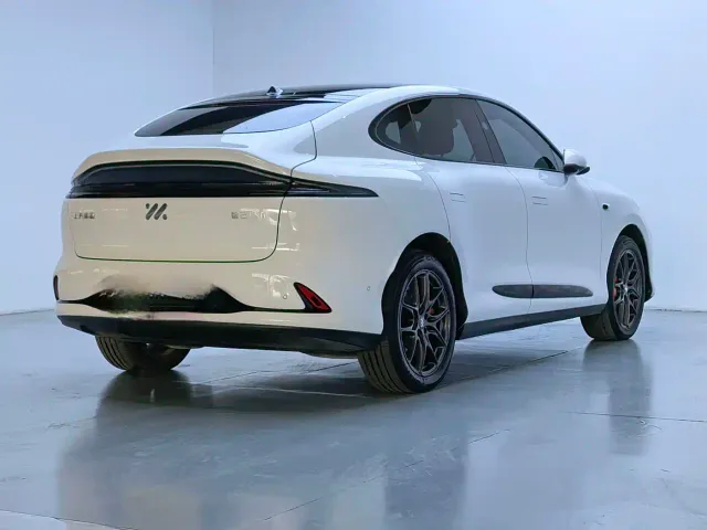 IM Motors LS6 — Фото автомобиля 11