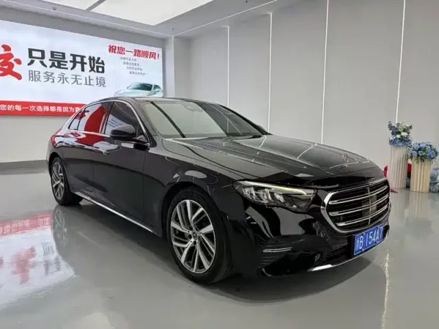 Mercedes-Benz E-Class — Фото автомобиля 3