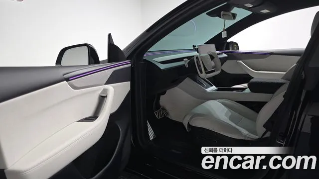 Tesla Model Y — Фото автомобиля 15