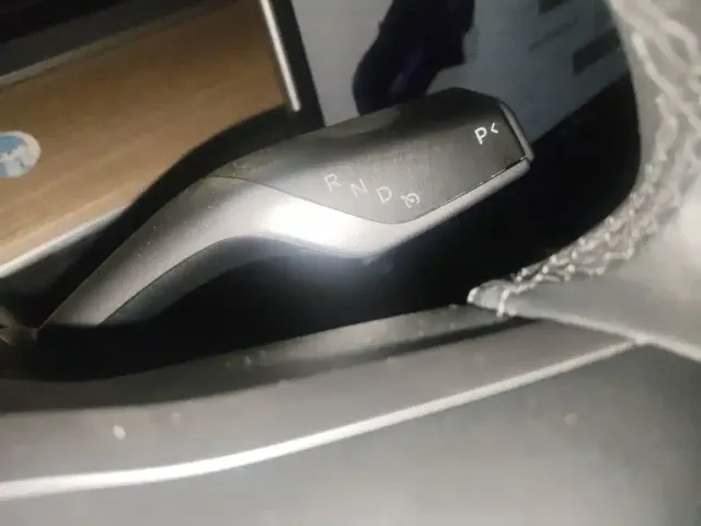 Tesla Model 3 — Фото автомобиля 10