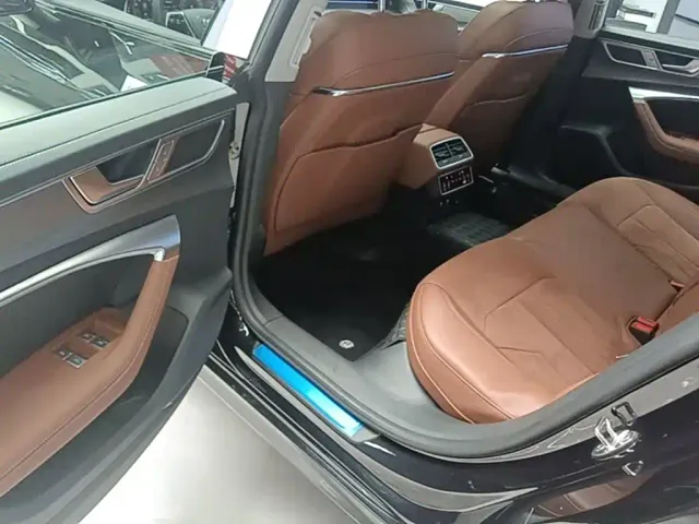 Audi A7L — Фото автомобиля 16