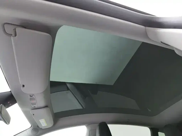 Tesla Model Y — Фото автомобиля 14
