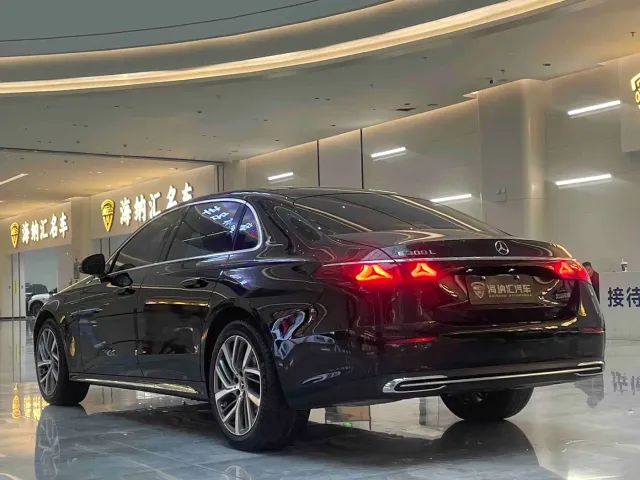 Mercedes-Benz E-Class — Фото автомобиля 4