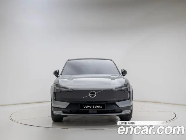 Volvo EX30 Cross Country — Фото автомобиля 3