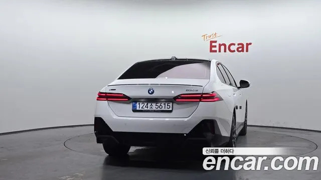 BMW 5-Series 5 серия (G60) — Фото автомобиля 4