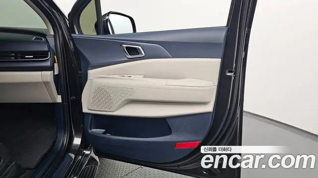 Kia Carnival Generation 4 — Фото автомобиля 13