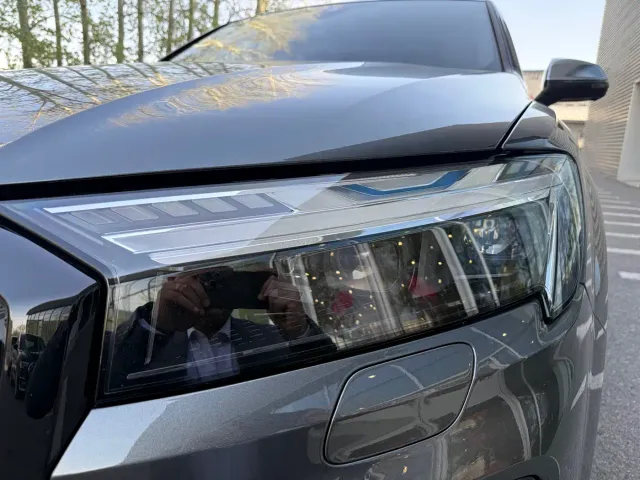 Audi SQ7 — Фото автомобиля 14