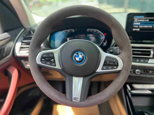 BMW iX3 — Фото автомобиля 12