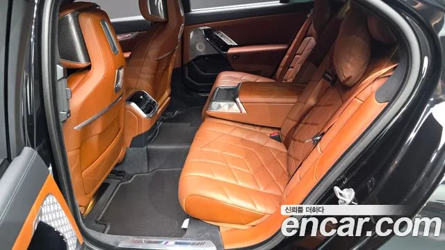 BMW i7 G70 — Фото автомобиля 18