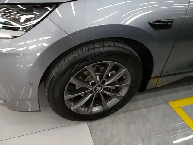 BYD Qin L — Фото автомобиля 22