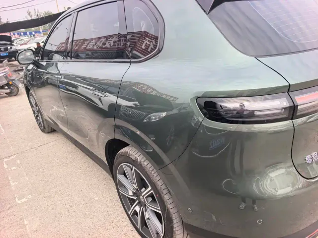 Leapmotor B10 — Фото автомобиля 8