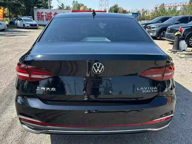 Volkswagen Lavida — Фото автомобиля 4